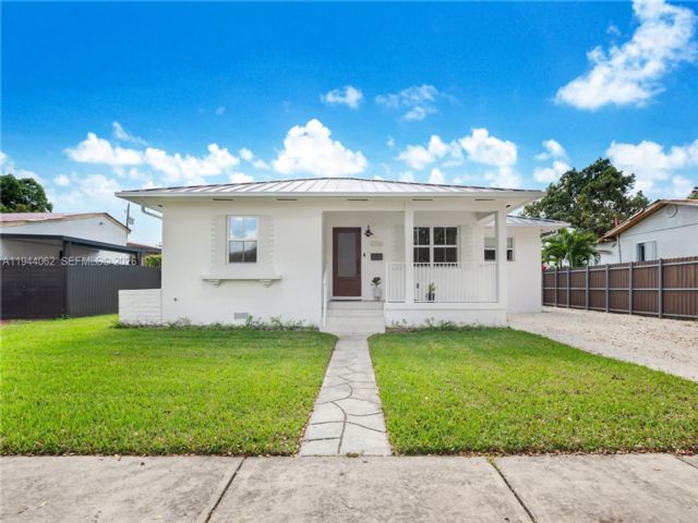  3 BR,  2.50 BTH &nbsp; style home in West Miami