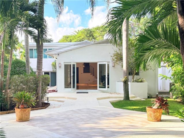  3 BR,  2.00 BTH &nbsp; style home in Miami