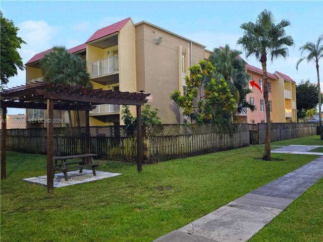  2 BR,  2.00 BTH &nbsp; style home in Medley