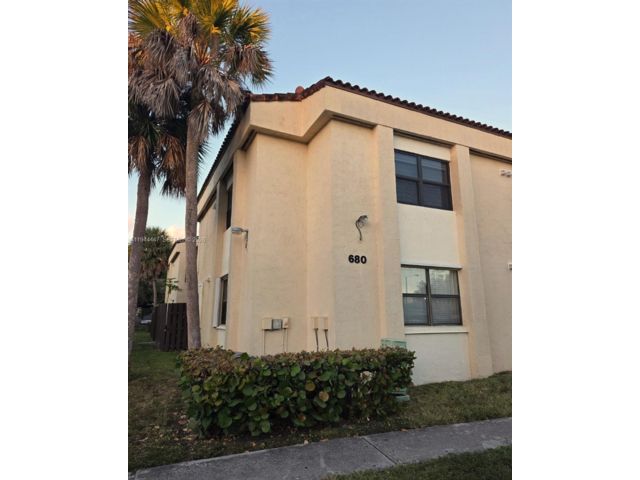  2 BR,  2.00 BTH &nbsp; style home in Miami