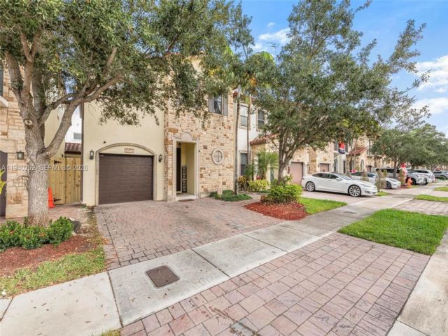  3 BR,  2.50 BTH &nbsp; style home in Medley