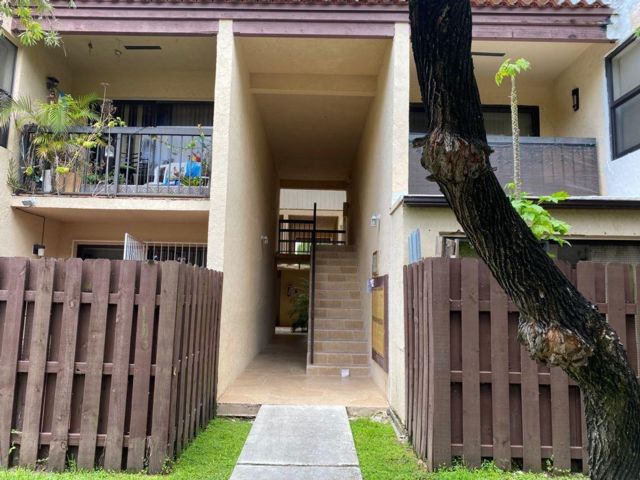  2 BR,  2.00 BTH &nbsp; style home in Miami