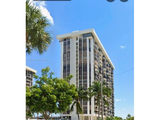  2 BR,  2.00 BTH &nbsp; style home in Miami