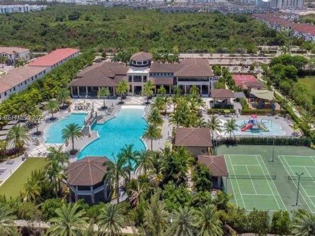  2 BR,  2.50 BTH &nbsp;Condo style home in Medley