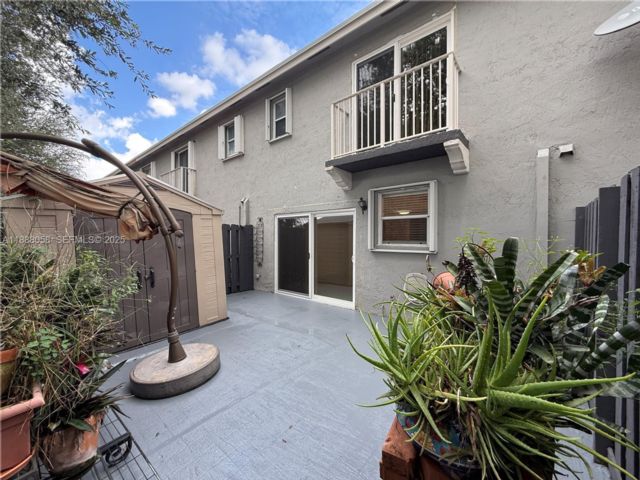  3 BR,  3.00 BTH &nbsp; style home in Medley