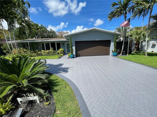  4 BR,  2.00 BTH &nbsp;European style home in Hollywood