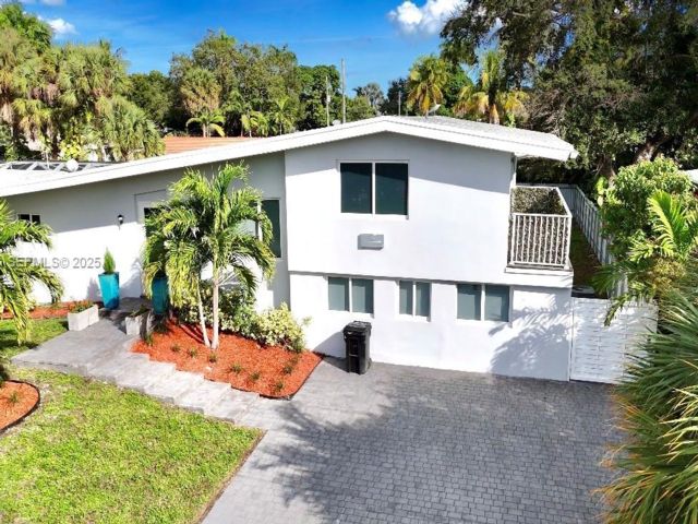  4 BR,  3.00 BTH &nbsp;European style home in Dania