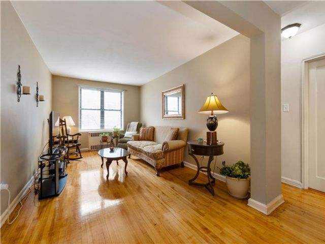  2 BR,  1.00 BTH &nbsp;Co-op style home in Jackson Heights