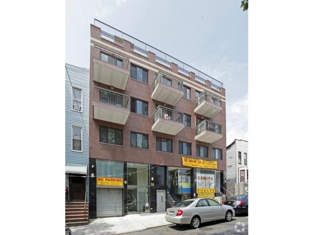  1 BR,  1.00 BTH &nbsp;Condominium style home in Sunset Park