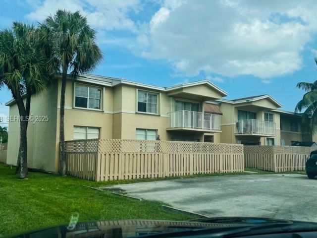  2 BR,  2.00 BTH &nbsp; style home in Medley