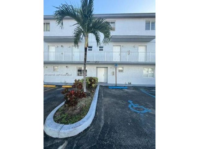  2 BR,  1.00 BTH &nbsp; style home in Miami