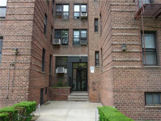  1 BR,  1.00 BTH &nbsp;Co-op style home in Sheepshead Bay