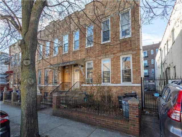  7 BR,  0.00 BTH &nbsp;Multi-family style home in Bensonhurst