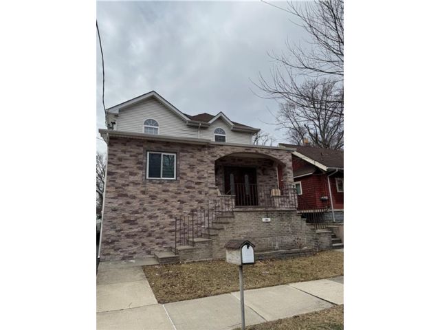  5 BR,  0.00 BTH &nbsp;Multi-family style home in Tottenville