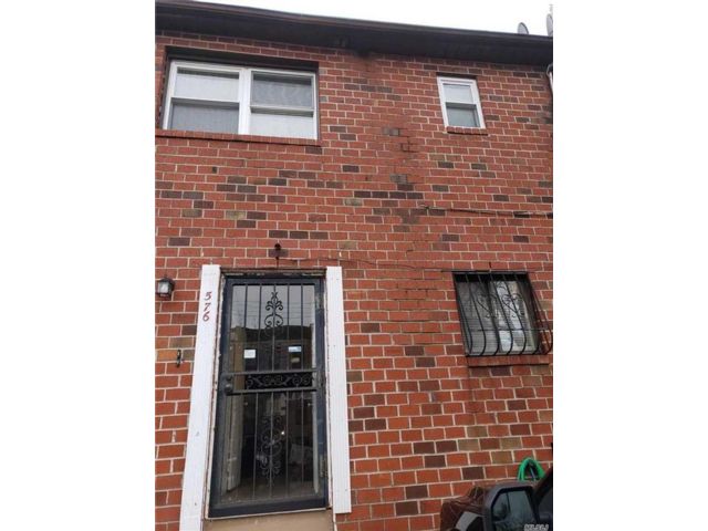  3 BR,  2.00 BTH &nbsp;Single family style home in East New York