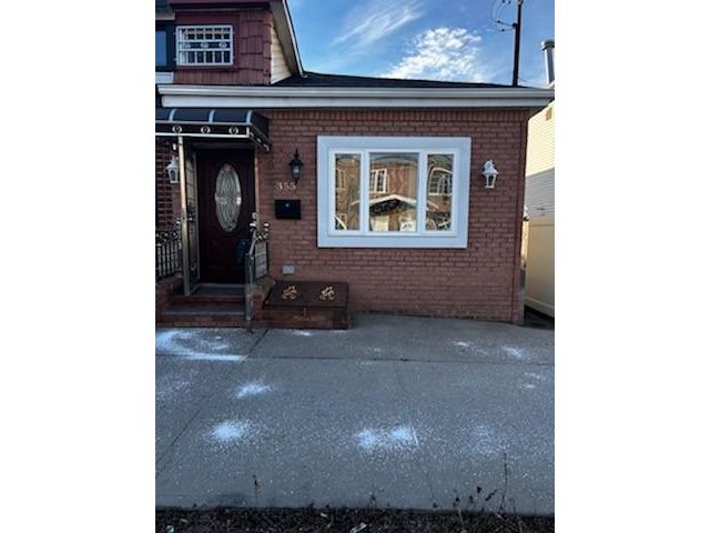  4 BR,  1.00 BTH &nbsp;Single family style home in Edgemere