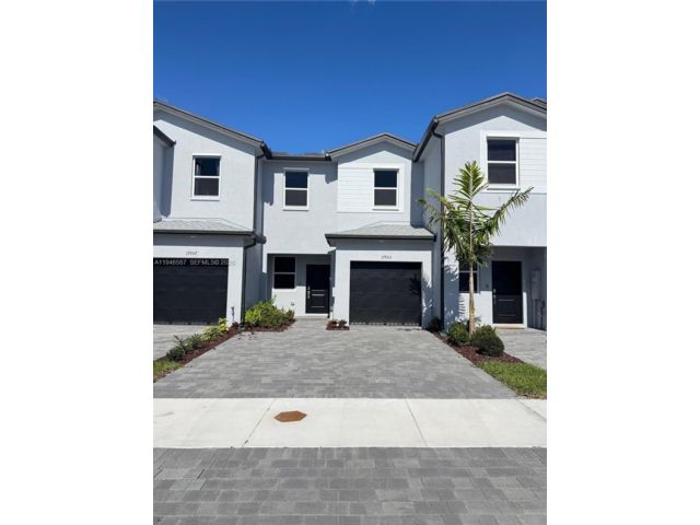  3 BR,  2.50 BTH &nbsp;Townhouse style home in Homestead