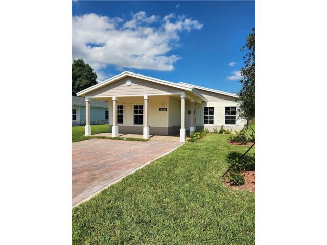  4 BR,  2.00 BTH &nbsp; style home in Miami