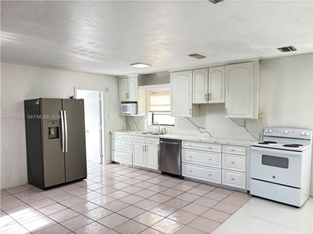  5 BR,  2.00 BTH &nbsp; style home in Miami