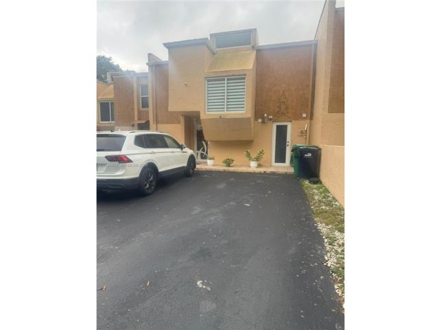  3 BR,  3.00 BTH &nbsp; style home in Miami
