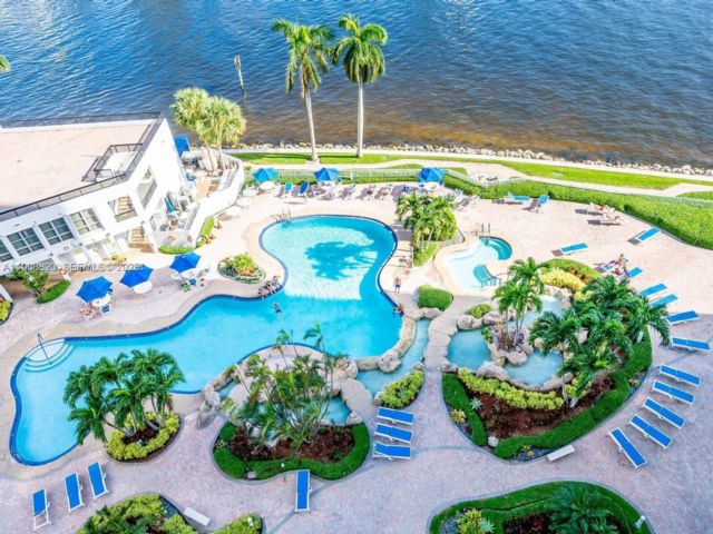  2 BR,  2.00 BTH &nbsp; style home in Aventura