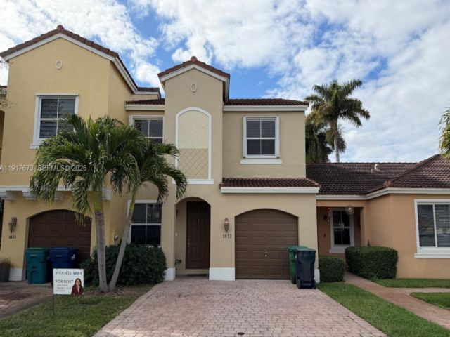  4 BR,  3.00 BTH &nbsp;Townhouse style home in Miami