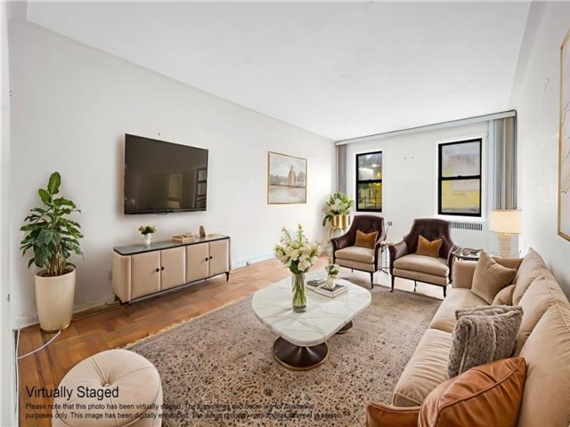  2 BR,  1.00 BTH &nbsp;Co-op style home in Midwood