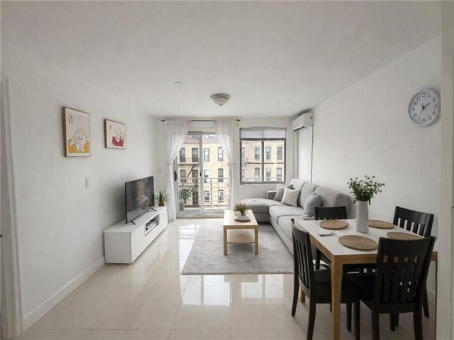  2 BR,  1.00 BTH &nbsp;Condominium style home in Sunset Park