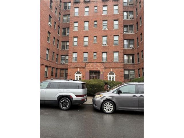  1 BR,  1.00 BTH &nbsp;Co-op style home in Homecrest