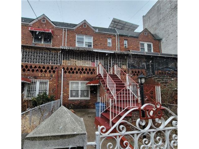  5 BR,  0.00 BTH &nbsp;Multi-family style home in East Flatbush