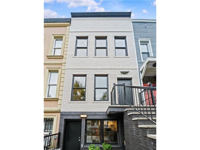  4 BR,  4.50 BTH &nbsp;Multi-family style home in Greenwood Heights