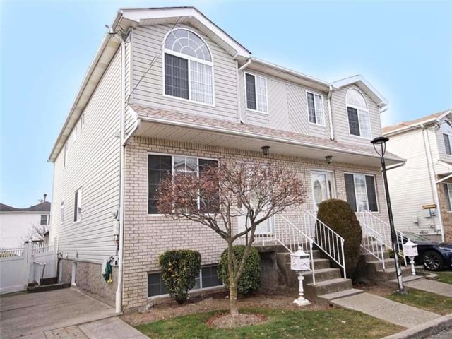  3 BR,  4.00 BTH &nbsp;Single family style home in Bergen Beach