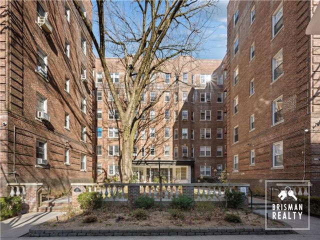  1 BR,  1.00 BTH &nbsp;Co-op style home in Midwood