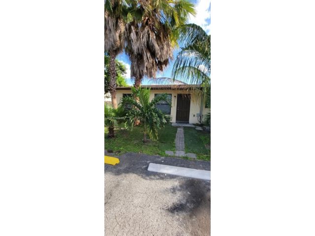  3 BR,  2.00 BTH &nbsp;Townhouse style home in Homestead