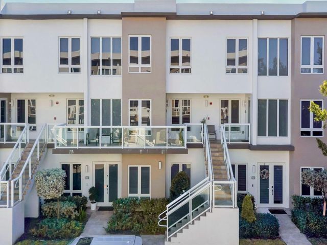  3 BR,  3.00 BTH &nbsp; style home in Medley