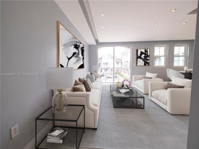  3 BR,  2.50 BTH &nbsp;Townhouse style home in Miami