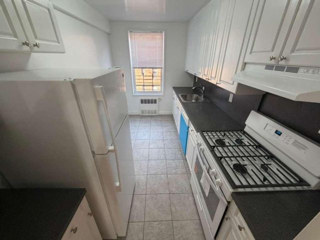  2 BR,  1.00 BTH &nbsp; style home in Kew Garden Hills