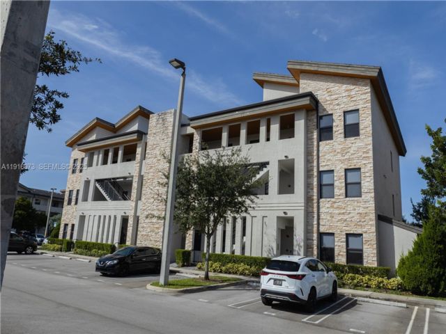  2 BR,  2.50 BTH &nbsp; style home in Medley