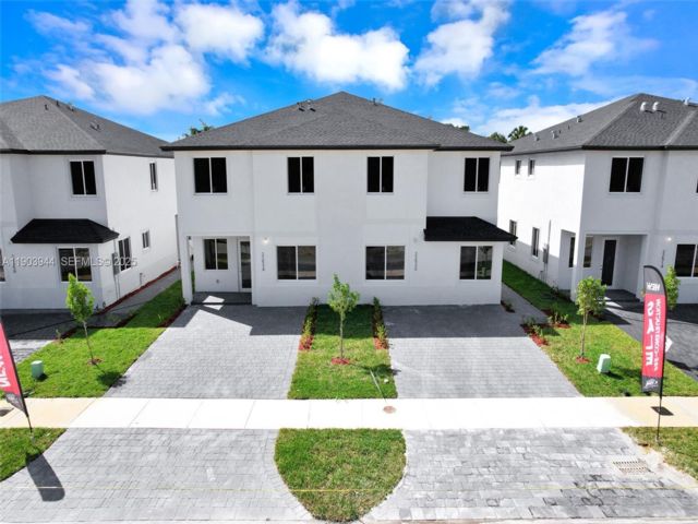  5 BR,  4.00 BTH &nbsp; style home in Miami