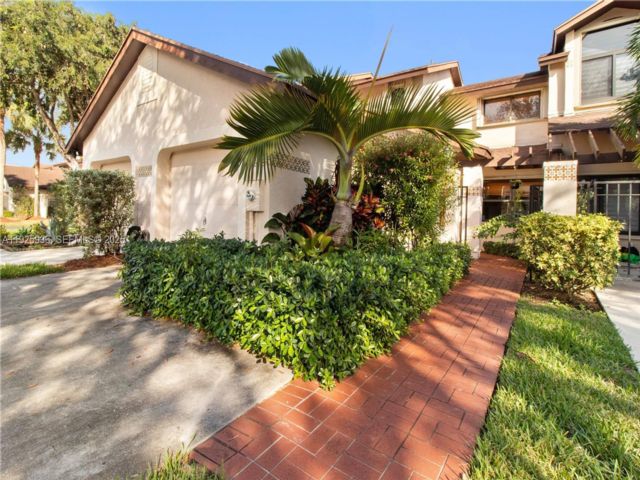 [Kendall Real Estate, listing number 3328211]