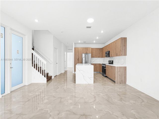  5 BR,  4.00 BTH &nbsp; style home in Miami