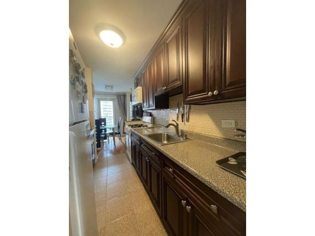  1 BR,  1.00 BTH &nbsp;Co-op style home in Brighton Beach