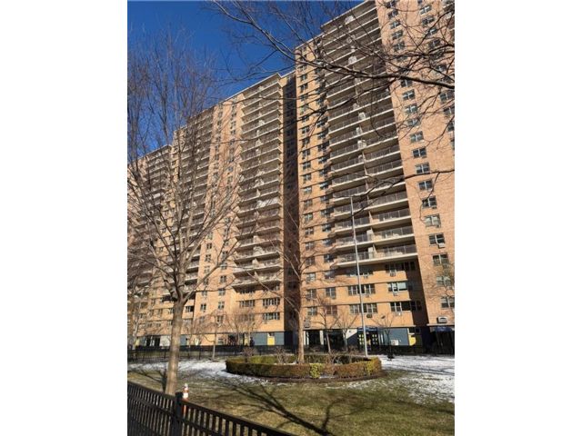  1 BR,  1.00 BTH &nbsp;Co-op style home in Brighton Beach