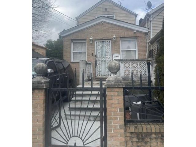  3 BR,  1.00 BTH &nbsp;Single family style home in Springfield Gardens