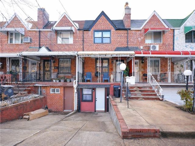  3 BR,  4.00 BTH &nbsp;Single family style home in East Flatbush