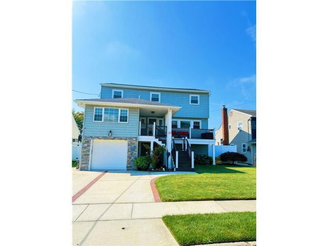  4 BR,  2.00 BTH &nbsp;Single family style home in Freeport