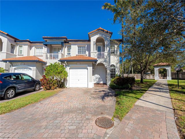  4 BR,  2.50 BTH &nbsp;Townhouse style home in Miami