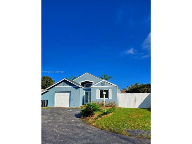  3 BR,  2.00 BTH &nbsp;Other style home in Miami