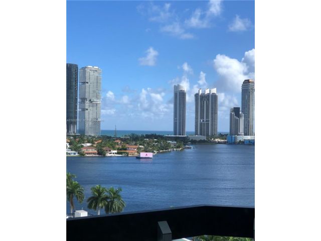  2 BR,  2.00 BTH &nbsp; style home in Aventura