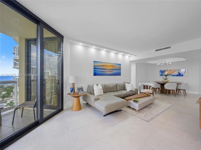  2 BR,  2.00 BTH &nbsp; style home in Aventura